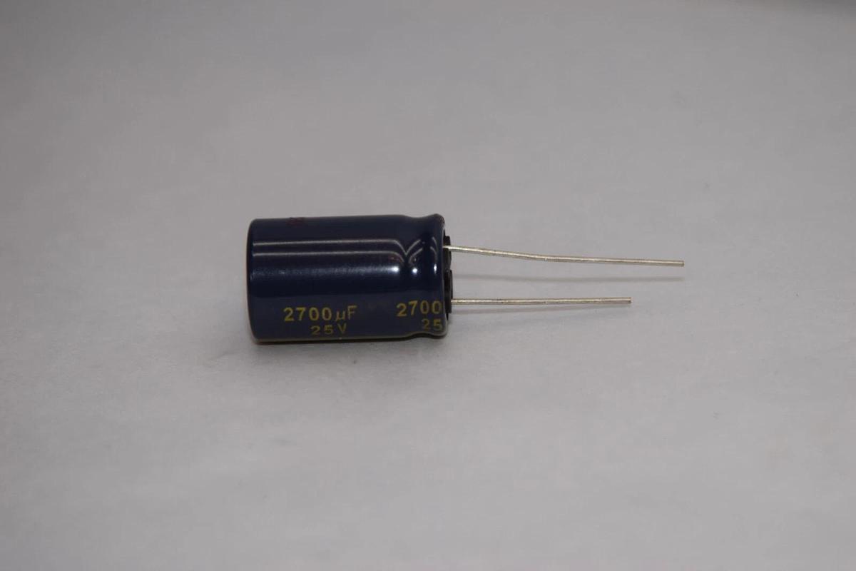 (NEW -Lot of 50) PANASONIC 2700uF 25V 105°C Electrolytic Capacitor