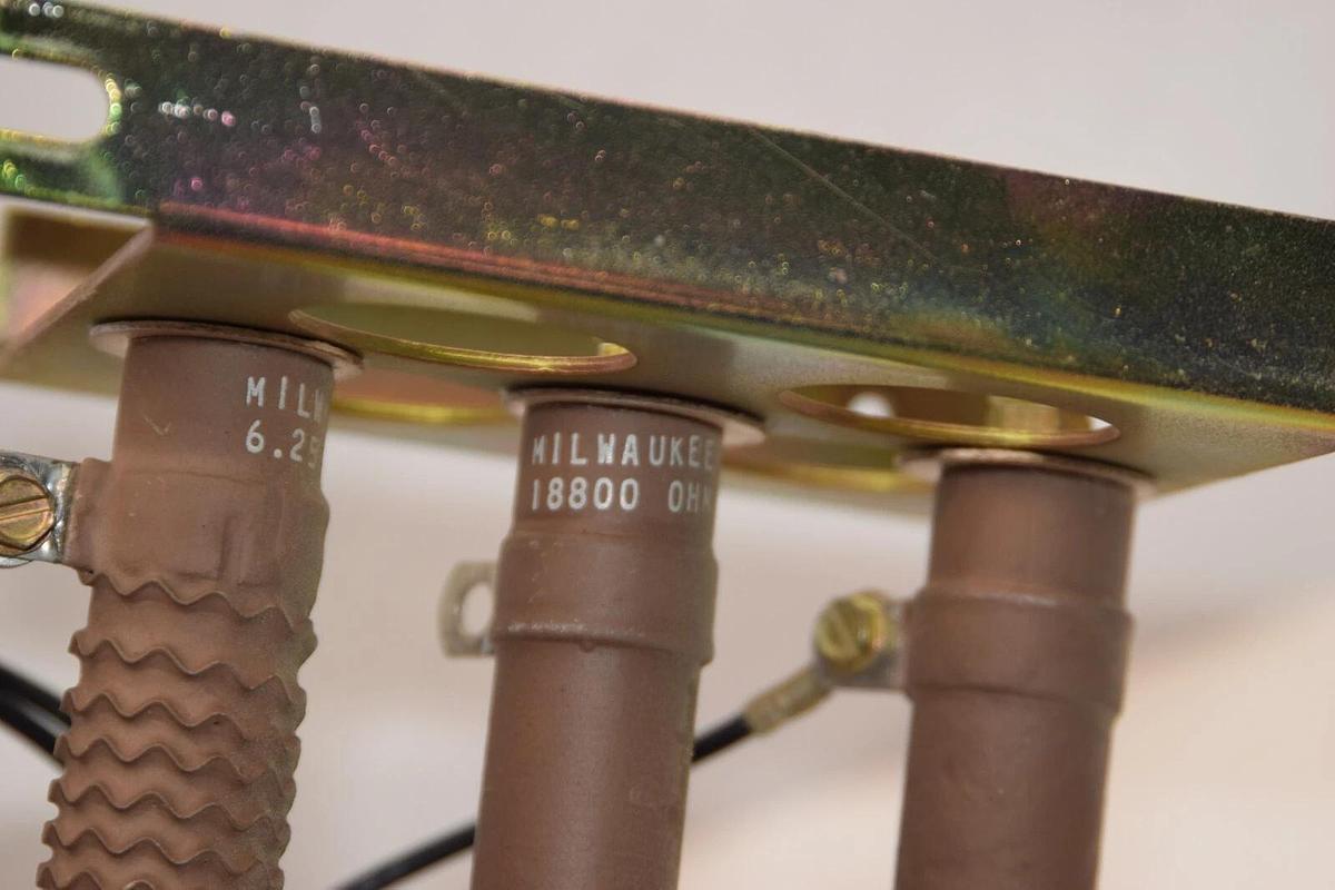 Used MILWAUKEE 4,000Ω , 18,800Ω , 6.25Ω Resistor Bank