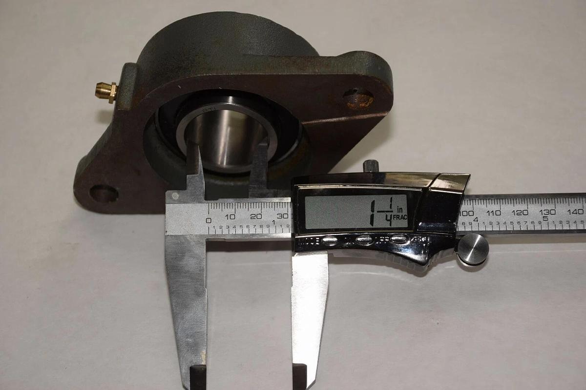 PTI OWF30 1-1/4" BORE BALL BEARING FLANGE UNIT NEW