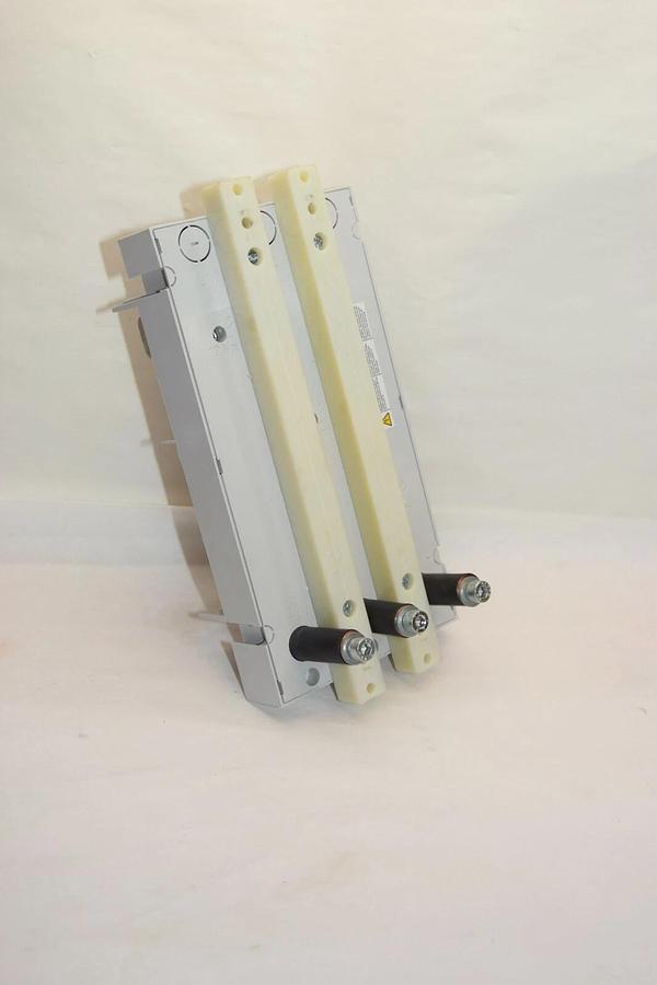 Used SIEMENS 8US1213-4AH00  BUSBAR Adapter for Breaker  600VAC