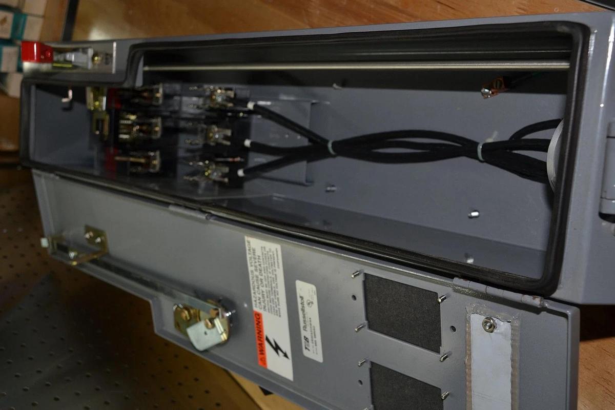 Used RUSSELLSTOLL THOMAS & BETTS ERSFA3124FAA 60 AMP 480vac Interlock Switcn NEW