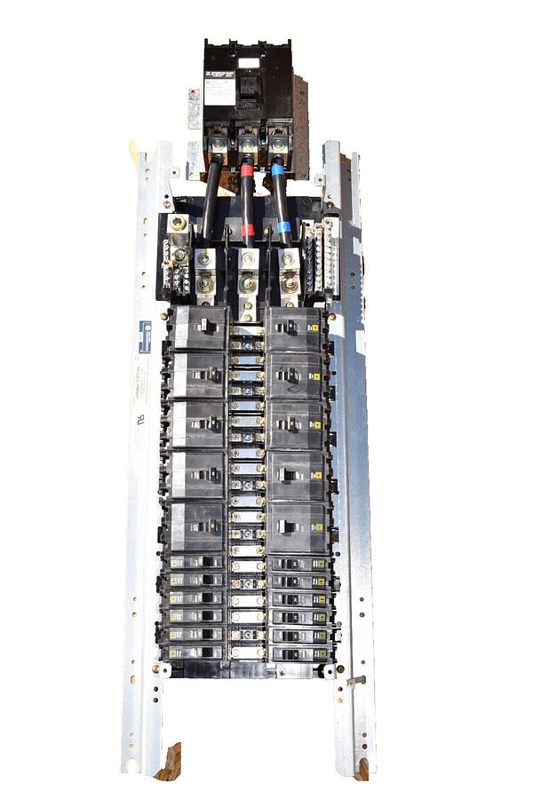 Used Square D 42 Circ Main Lug Panelboard Interior NQOM442L225CNLB 225A 150A main 3ph