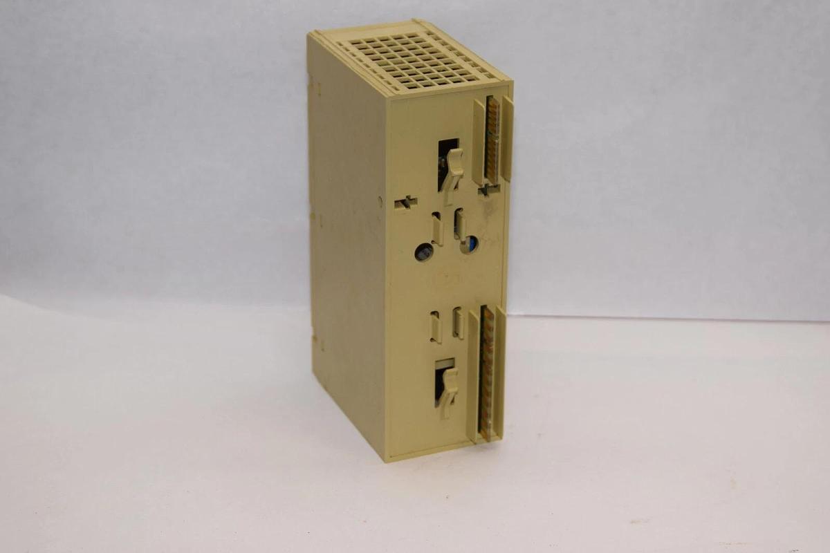 Used SAIA PCD4.W100 Version A Analog Input/Output Module