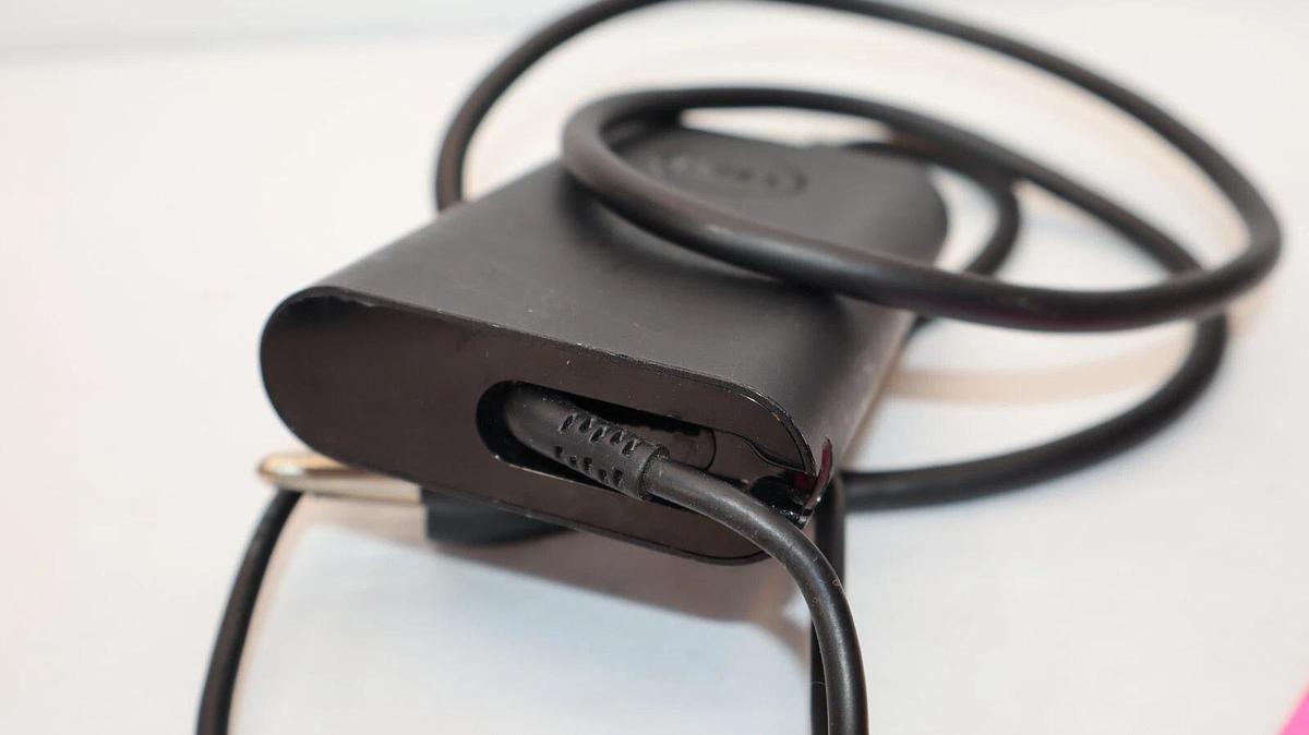 Used DELL HA65NM130 100-240V 1.7A , 65W AC Adapter