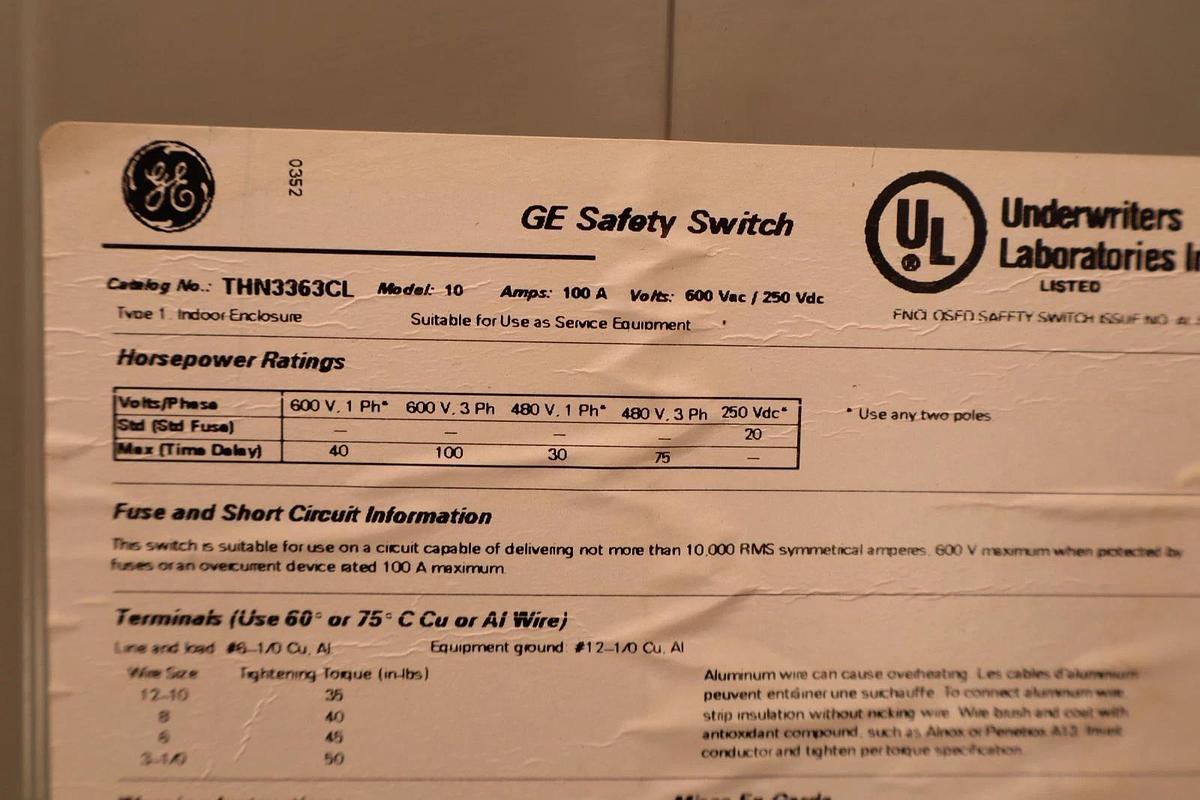 GE 100A Disconnect Safety Switch Non-Fusible THN3363CL 100 AMP (New)