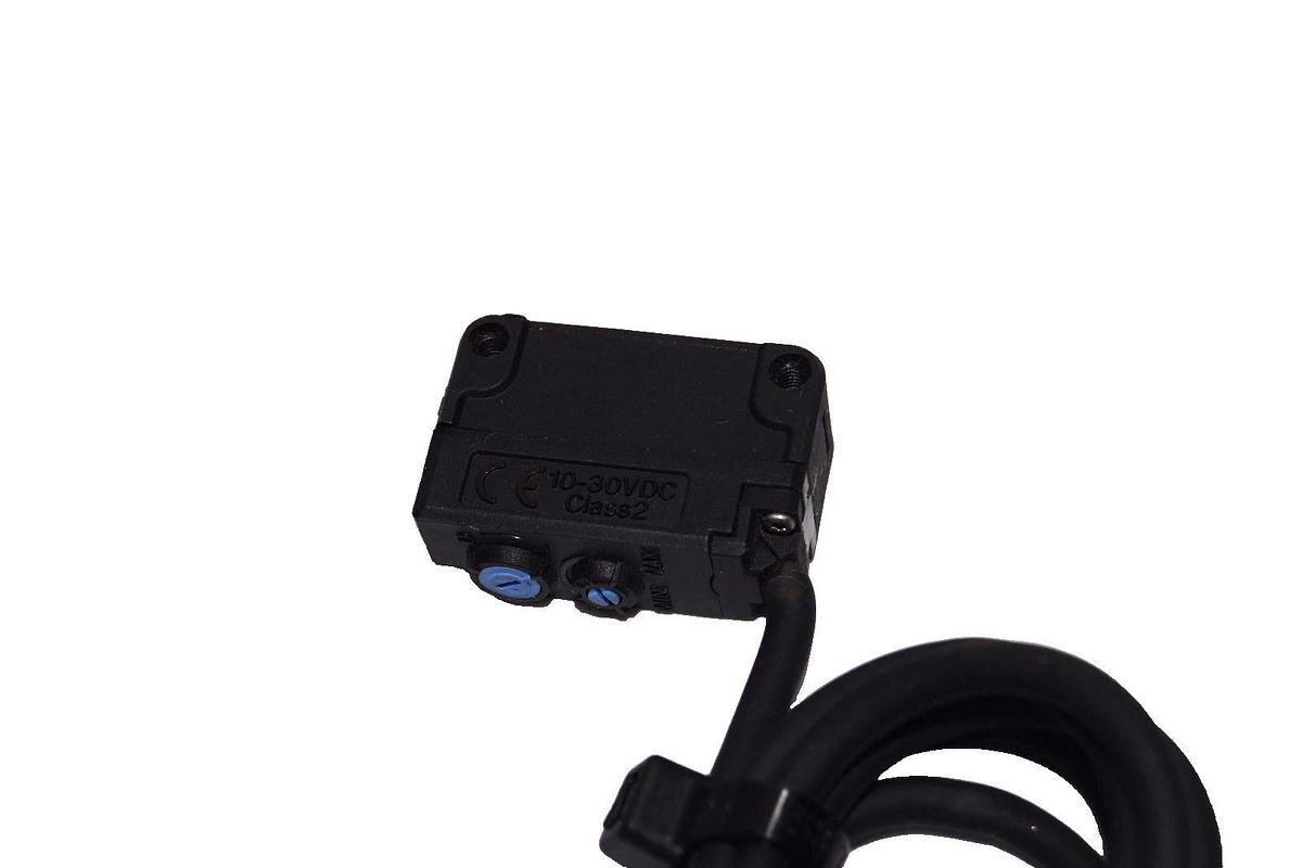 Used Keyence PZ-G101N , PZG101N 10-30Vdc Photoelectric Sensor - Lot of 5