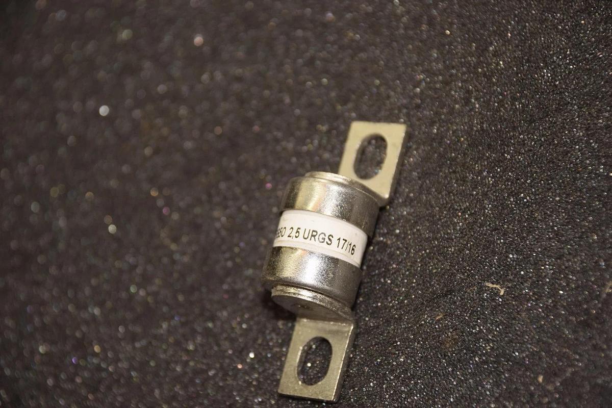 FERRAZ SHAWMUT Q076650 2,5 URGS 17/16 250VAC 16A FUSE NEW