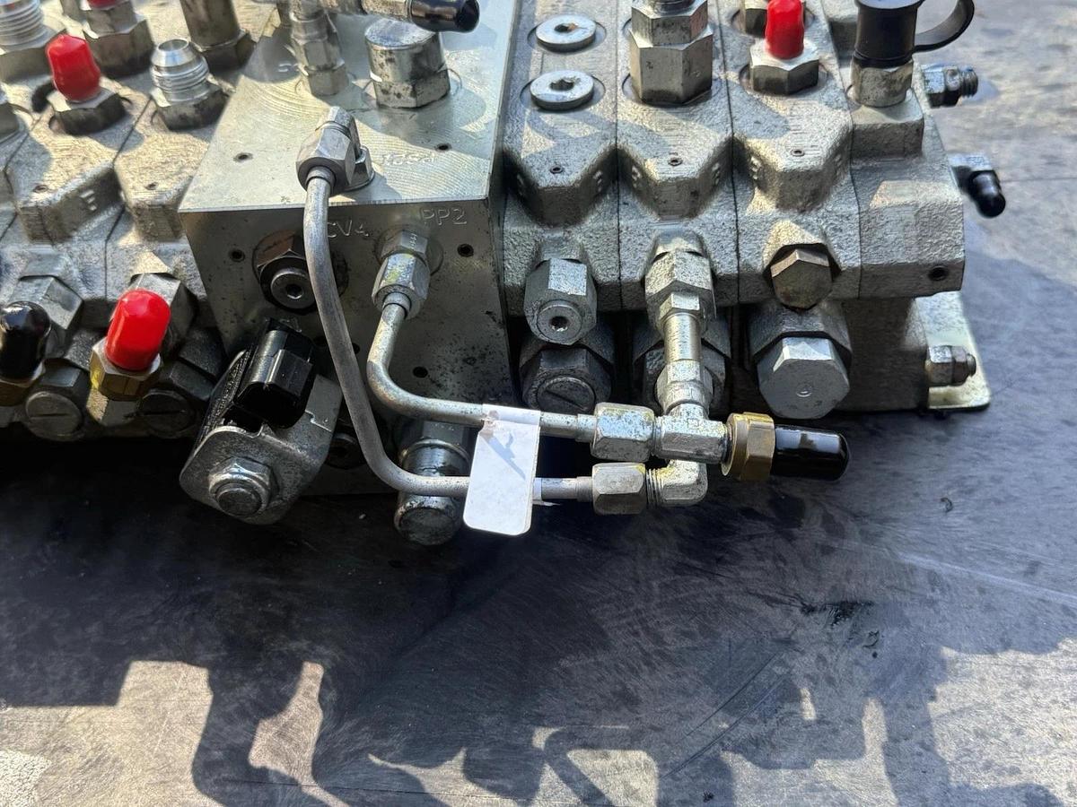 Used Altec 990292145, DB5195.800 Hydraulic Valve Block 7 spool Valve