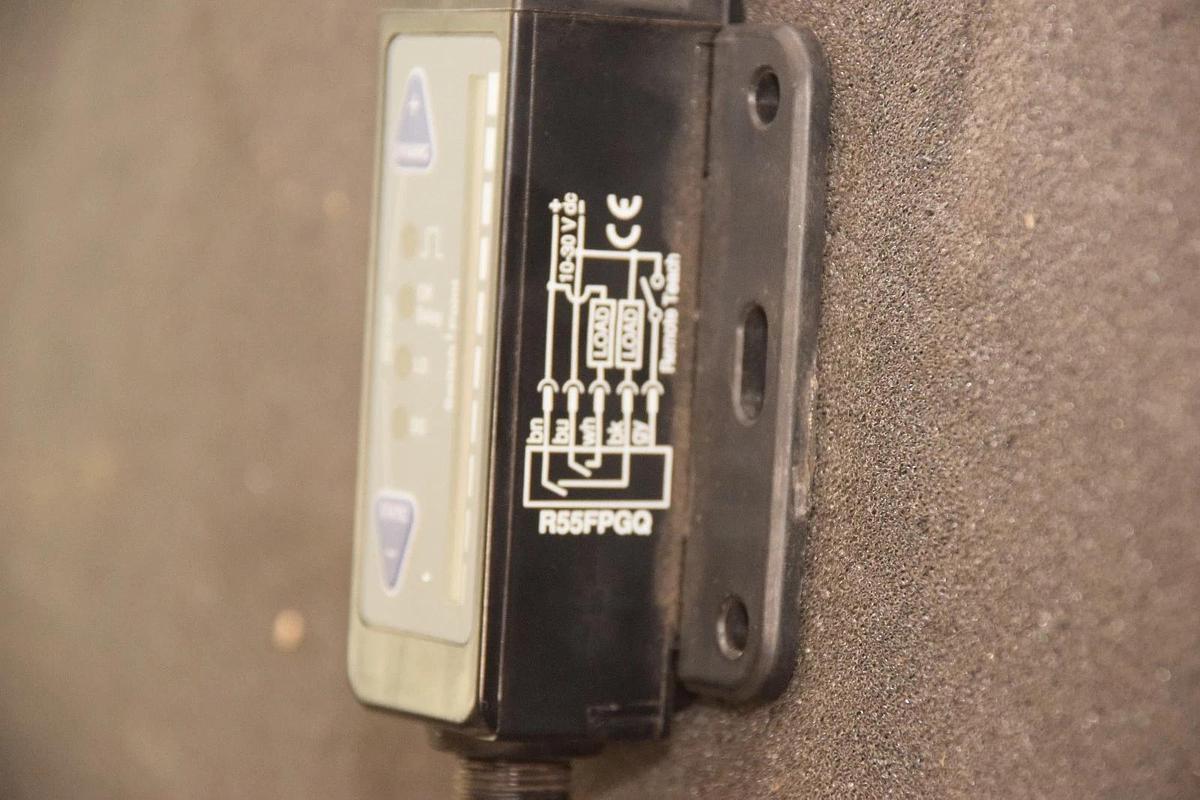 Used BANNER ENGINEERING R55FPGQ Fiber Optic Sensor R55F