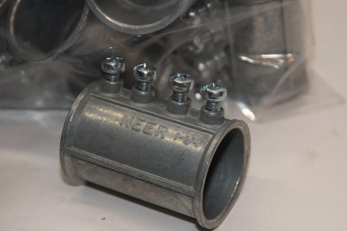 (NEW - LOT OF 21) NEER 1-1/4" TC-514 Screw Coupling Fitting