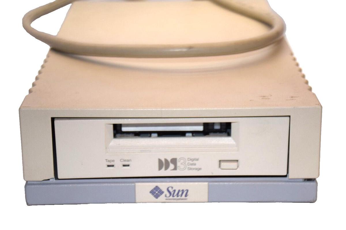 Used SUN MICROSYSTEMS 599-2107-01 , 100-240V 0.6A 47-63Hz External Tape Drive