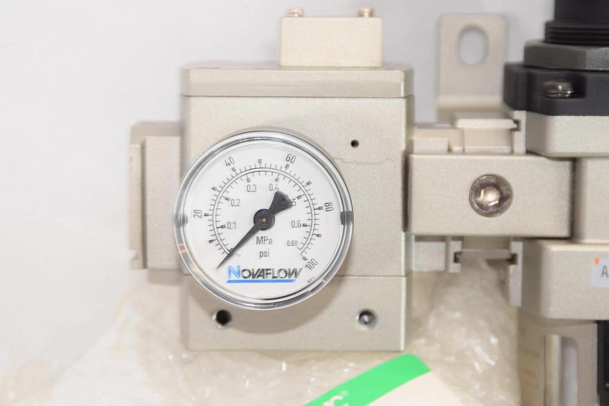 (NEW) SMC AC40-J1I24 / NAW4000-N04 / NAVA4000-N04 Pressure Regulator With Gauge