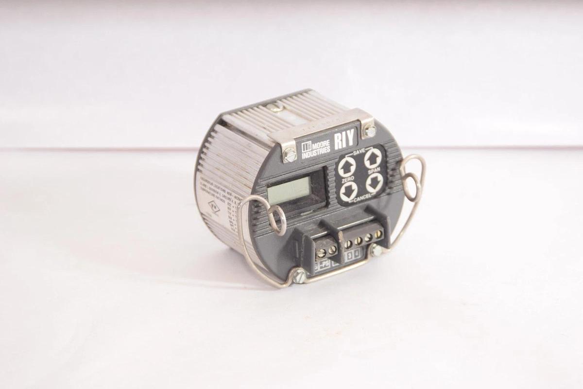 Used MOORE INDUSTRIES RIY/R0-0-55C/4-20MA/12-42DC  D2LC Transmitter