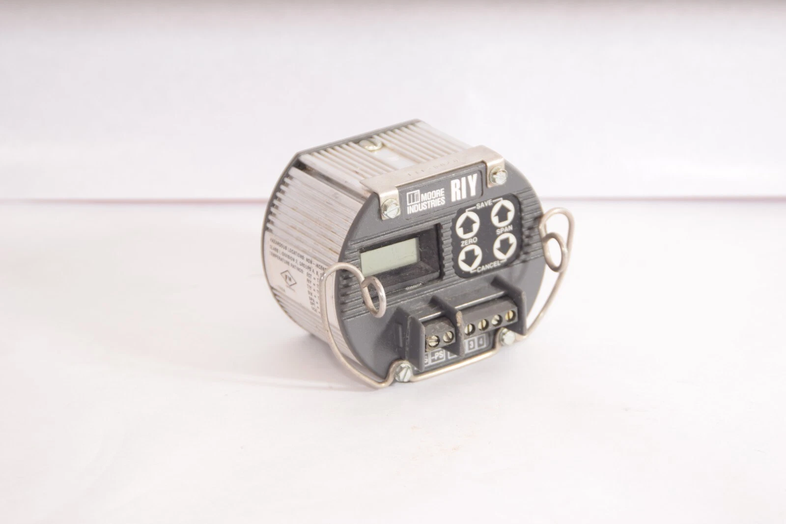 Used MOORE INDUSTRIES RIY/R0-0-55C/4-20MA/12-42DC D2LC Transmitter
