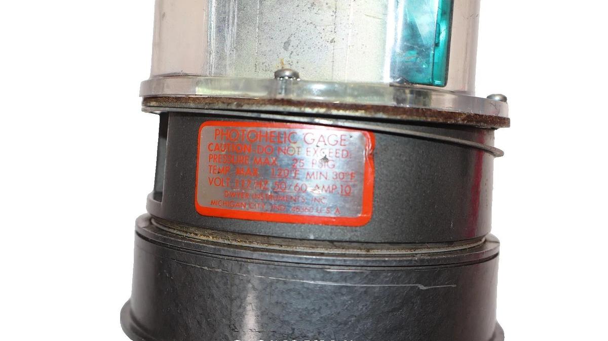 Used Dwyer Hergeth Photoelic Gage Water Gauge 2051 SRH 0-2"