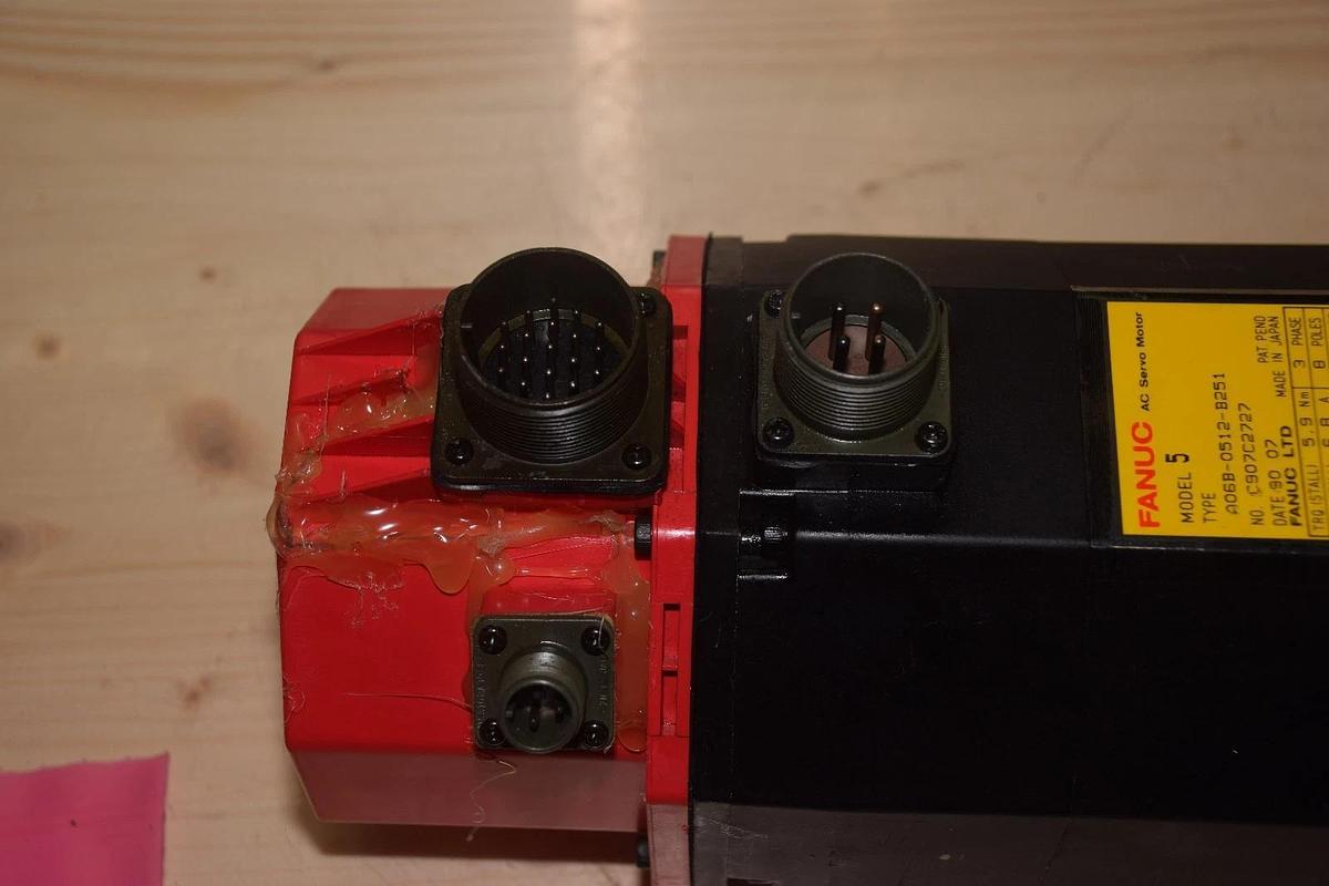 Used FANUC ROBOTICS AC SERVO MOTOR, Model 5, A06B-0512-B251, Coder A860-0320-T111