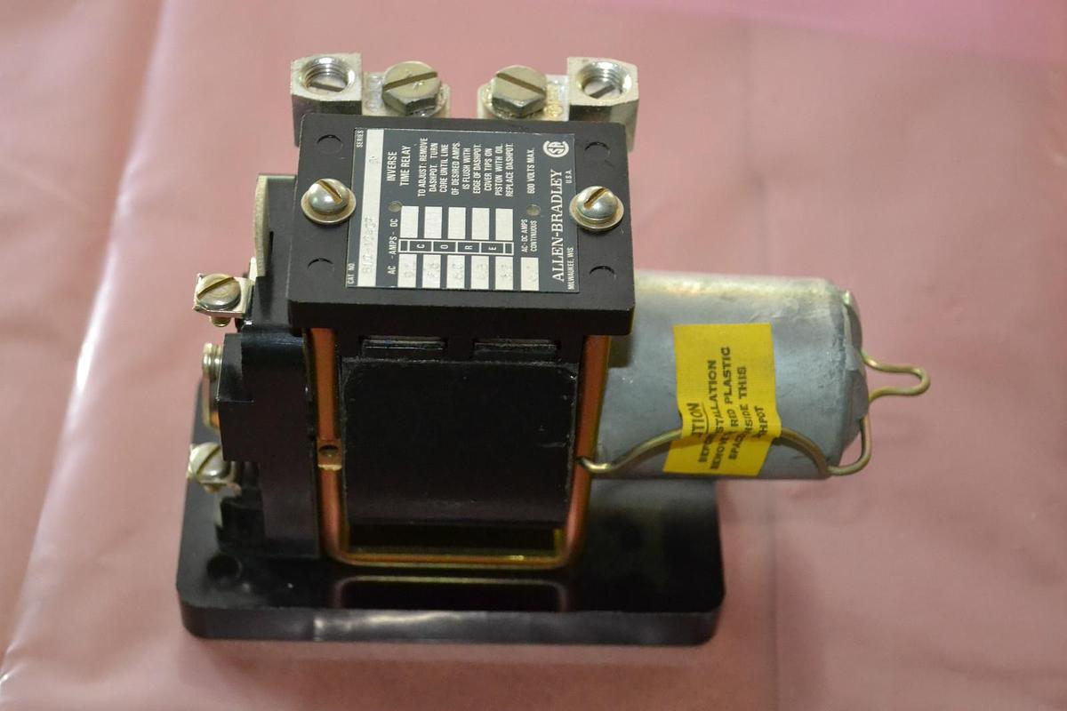 ALLEN BRADLEY 810-A04CR 810 A04CR 810A04CR SER. A NEW