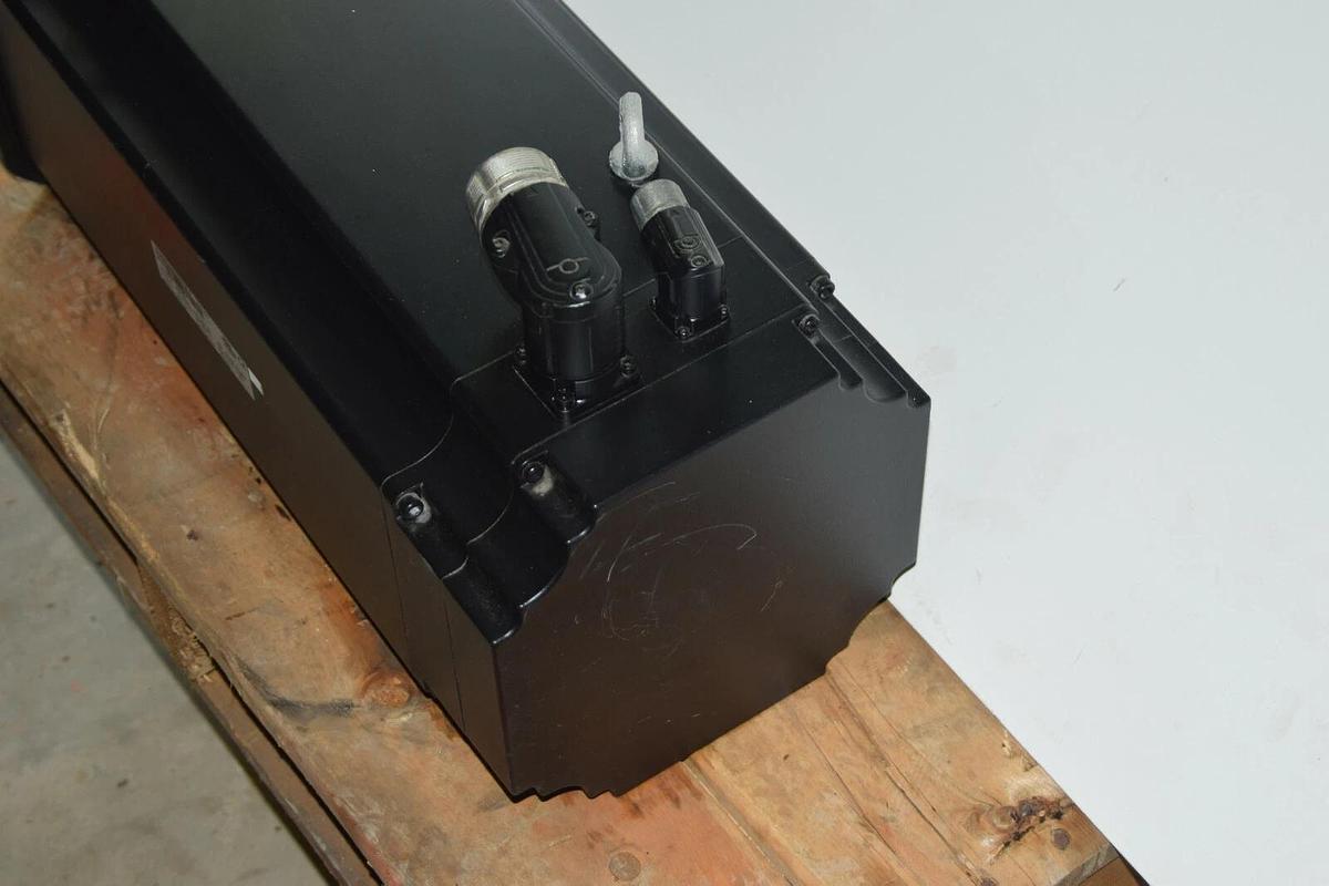 Used B&R Automation 8LSA86.E0020D100-0 Brushless Servo Motor 400V 85Nm