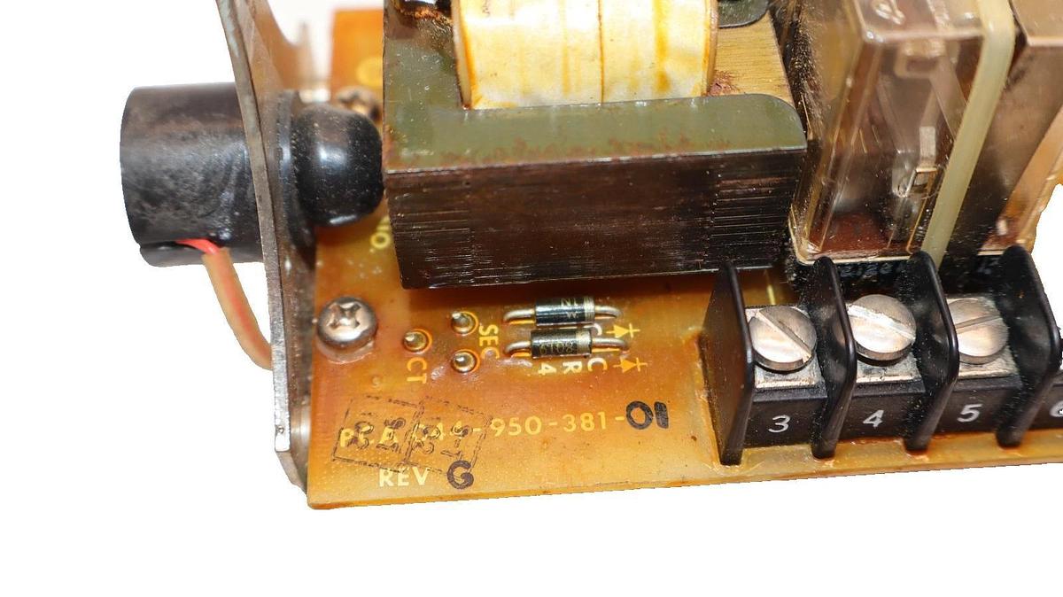 Used Robertshaw Relay PC Board PCA 044-950-381-01 Rev G