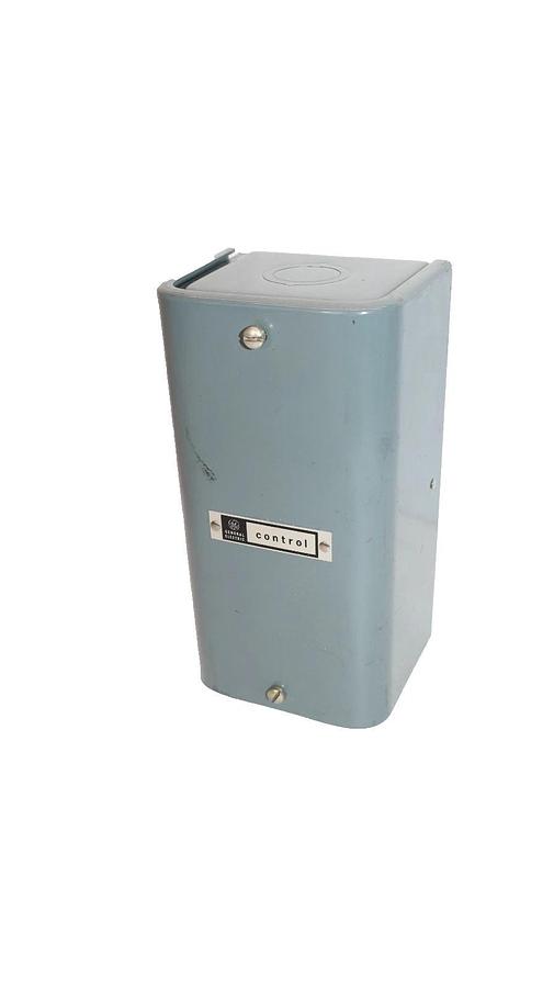 General Electric General Purpose Relay Coil CR120E10102 1HP 230V 15A 600V (New)