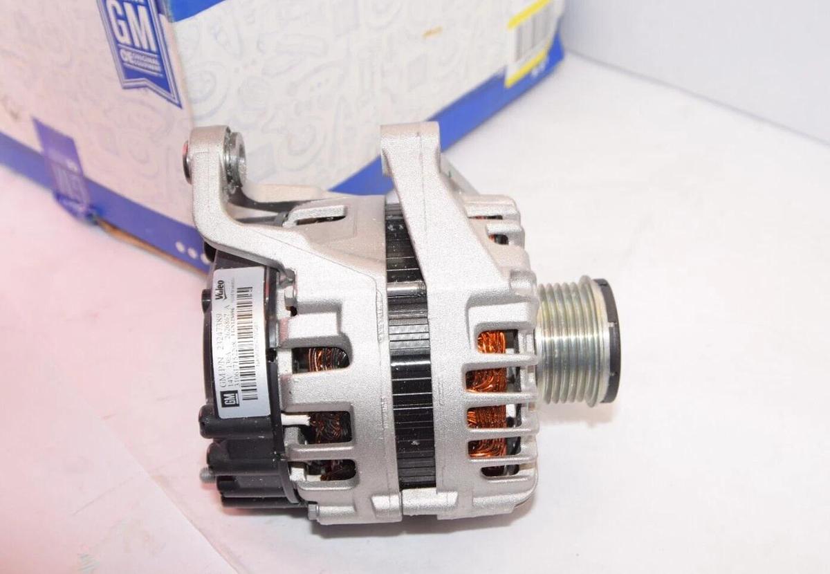 (NEW) GM / GENERAL MOTORS 23247389 14V 130A Alternator