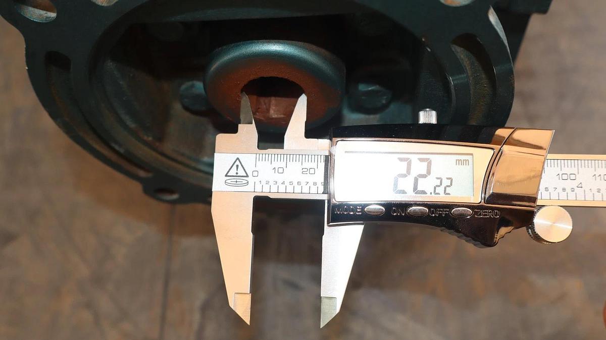 Speedtronics Gear Box Speed Reducer SPFHMQ230-15-2-1 15:1 (Cracked Flange)