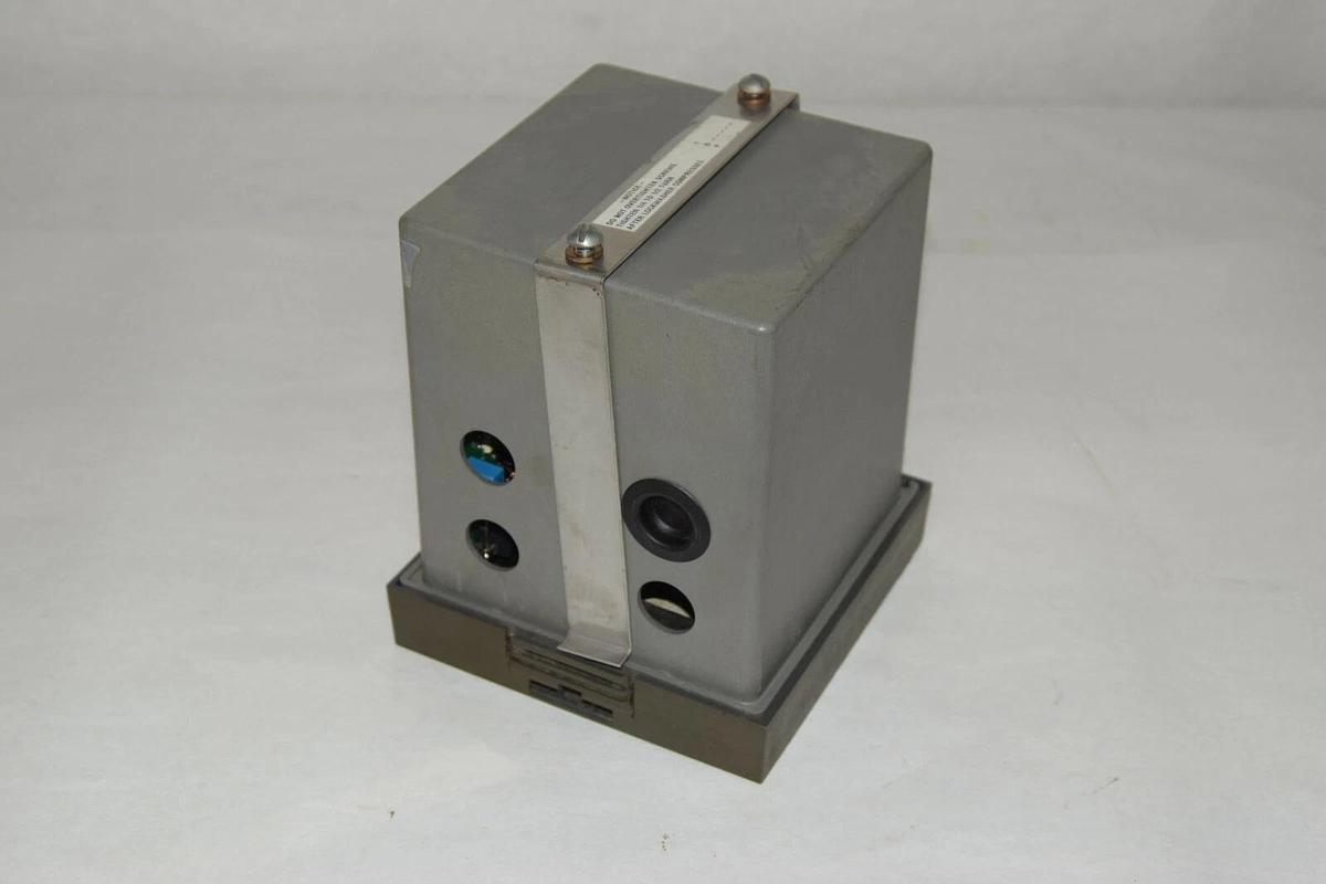 Used HONEYWELL 9782P-03-C3-E0000-BD  pH ANALYZER  51309430-001 079132d/c 079114e/j