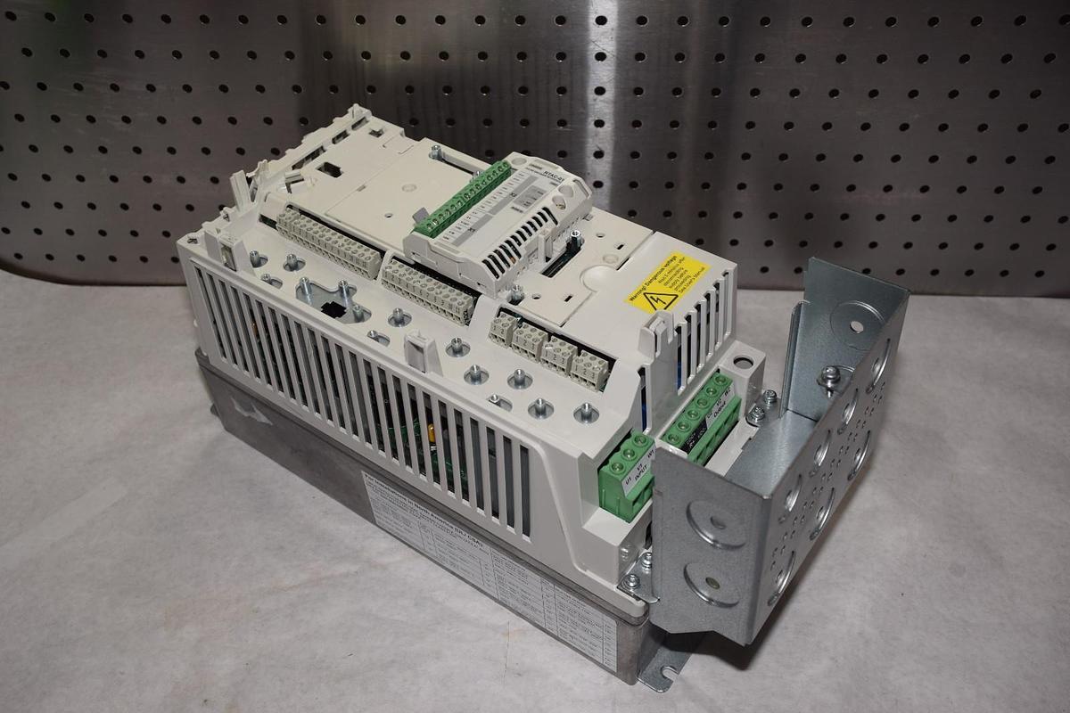 Used ABB  VFD Motor Drive ACS800-U1-0002-2 P901 1.5 HP 208- 240 VAC