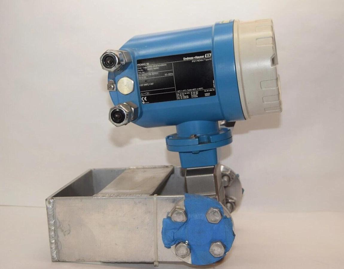 Used ENDRESS + HAUSER 53H02-EB0B1AA0BBAA Flowmeter Meter 53H02EB0B1AA0BBAA