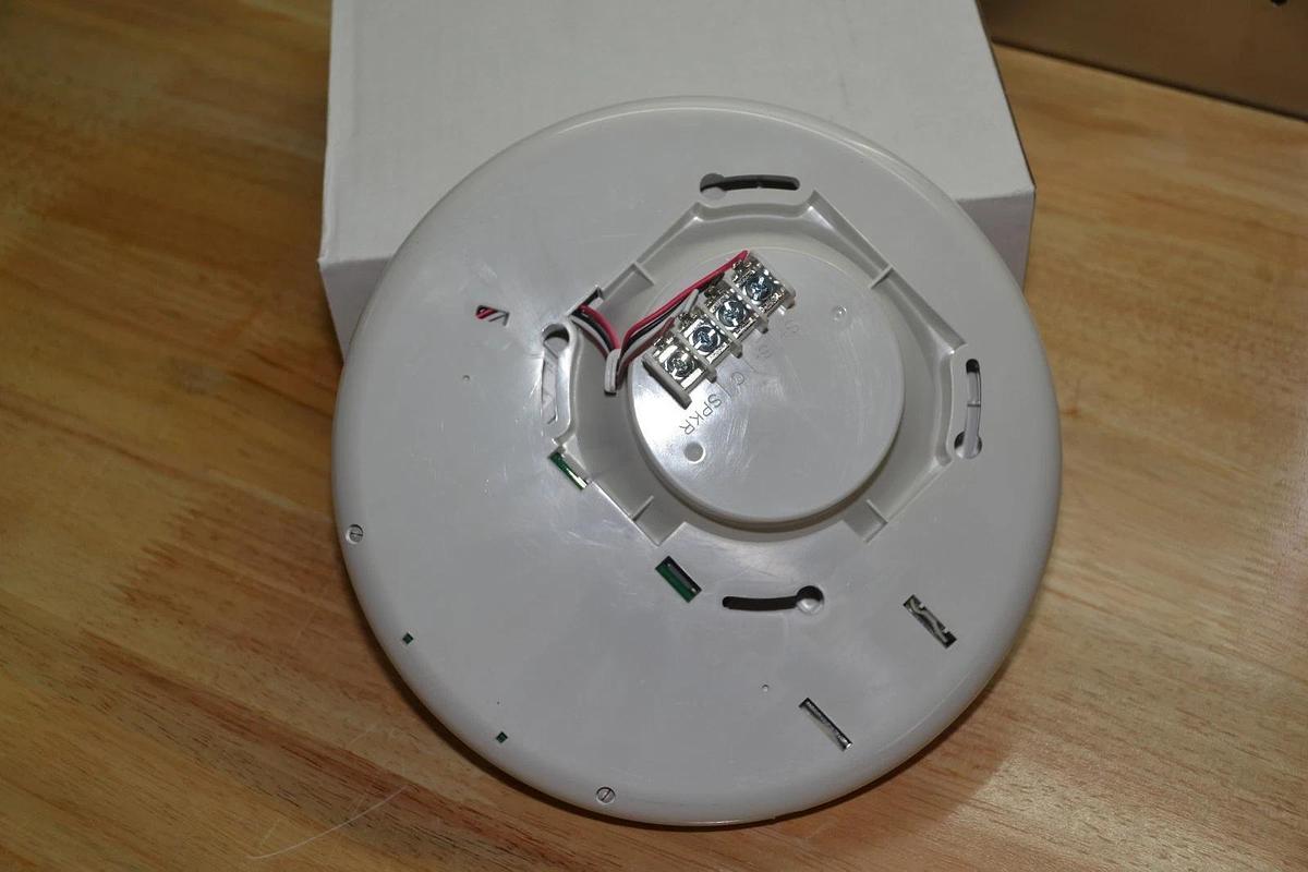 GE EST GCWA-S7VMHA Multi-CD Speaker Strobe 70V RMS WHITE
