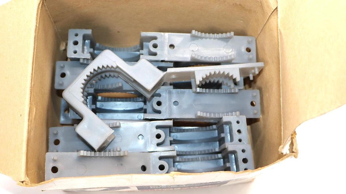 Carlon Two Hole Conduit Snap Straps 1-1/4" E978GC Non-Metallic (New - Box of 11)