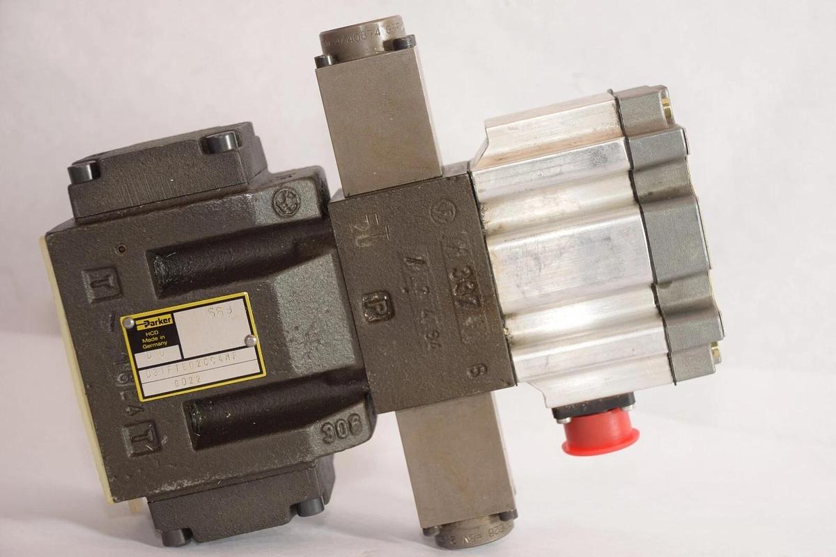 PARKER Prop Directional Control Valve D31FTE02CC4NF0022  D1FVE02BCNF0B22 (NEW)