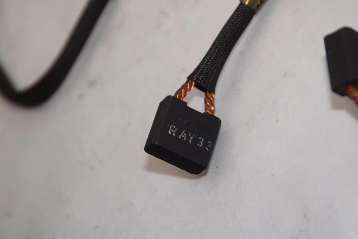 (NEW - Box of 2) RAYMOND CARBONE RAY33 Carbon Brush