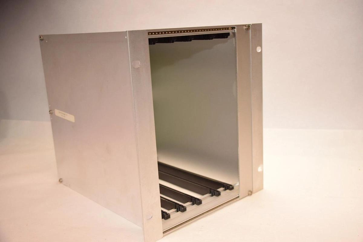 Used SIEMENS 753470.901 Rev Circuit Board With 753518.001 52 Rack Chassis