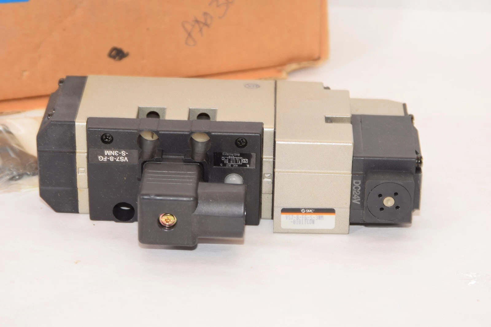 (NEW) SMC VS7-8-FG-S-3NM 81011C0N 24Vdc Coil Pneumatic Solenoid Valve