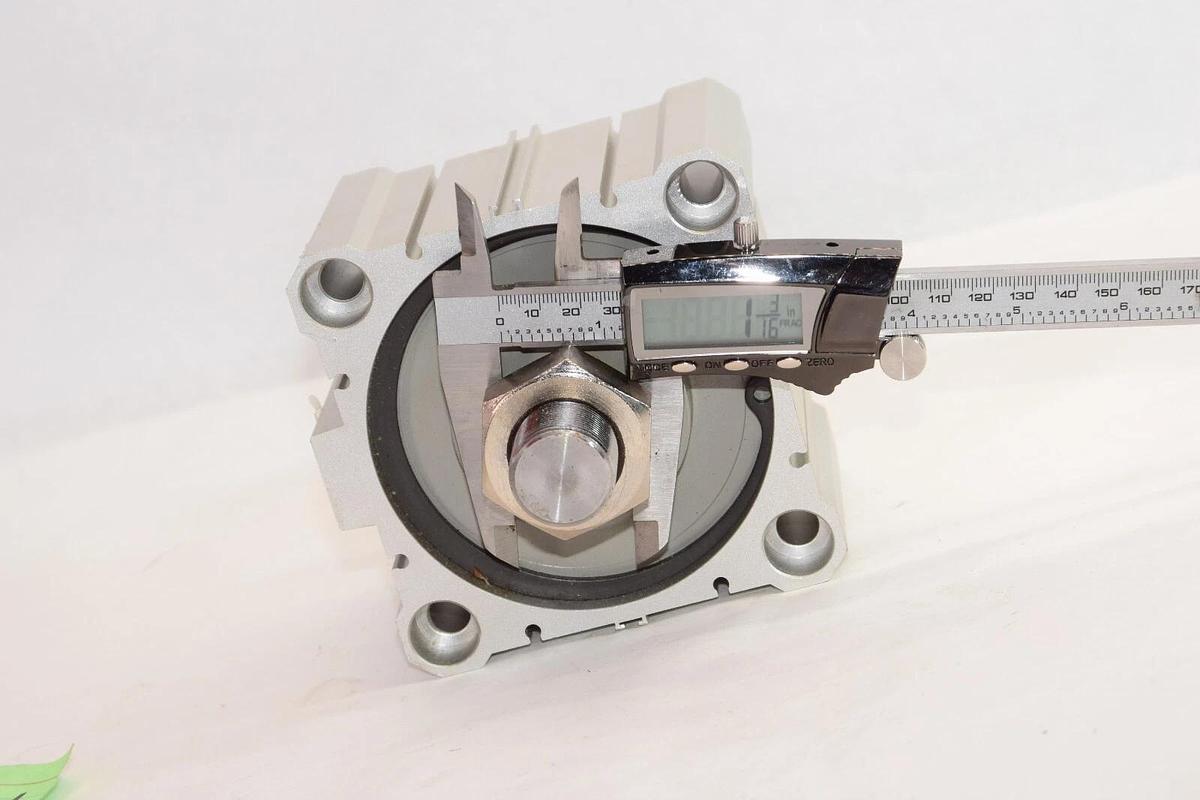 (NEW) SMC CDQ2B100-10DM-XC9 1.0MPa 145psi Compact Cylinder