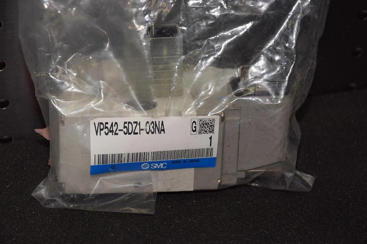 SMC VP542-5DZ1-03NA 3 PORT 24V 3/8" NPT 0.2-0.7MPa 1.75W SOLENOID VALVE NEW