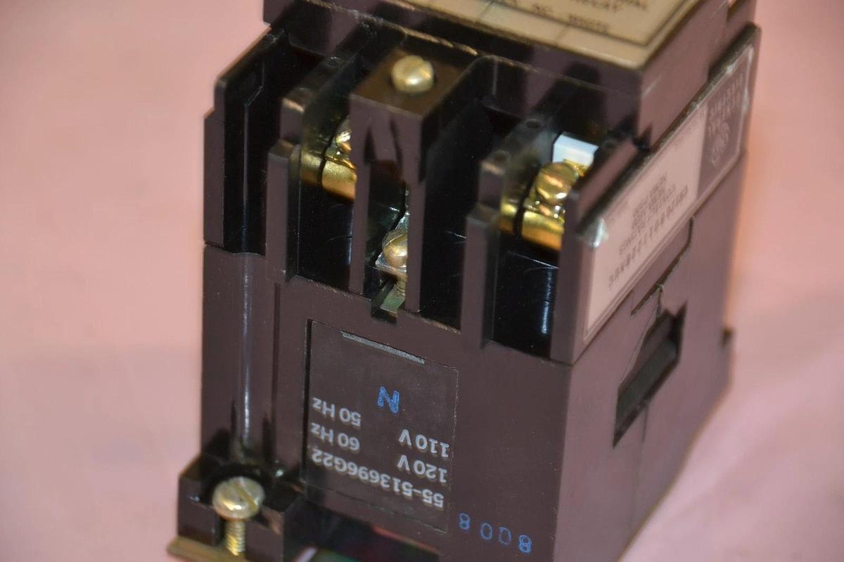 General Electric 600v Industrial Relay CR120B01122BNUC  Coil: 110/120v NEW