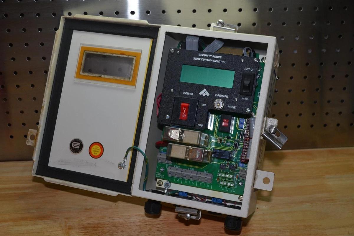 Used Frost Controls Security Force Light Curtain SF2-290 100-120v 200-240v