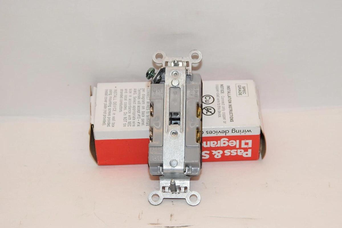 (NEW - Lot of 9) PASS & SEYMOUR CR20-1 CR201 20A 125V Black Duplex Receptacle