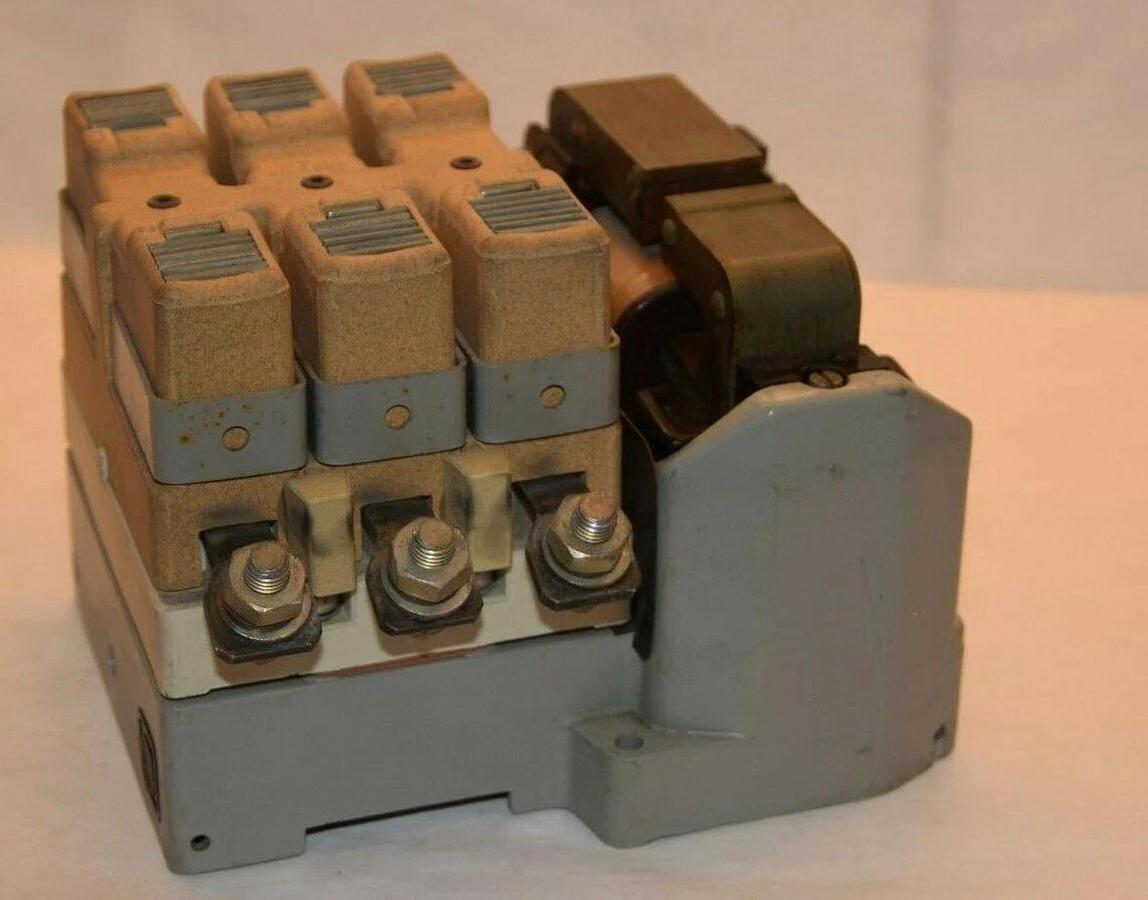 SIEMENS 3TA28 220V 60Hz Air Brake Contactor (NEW)