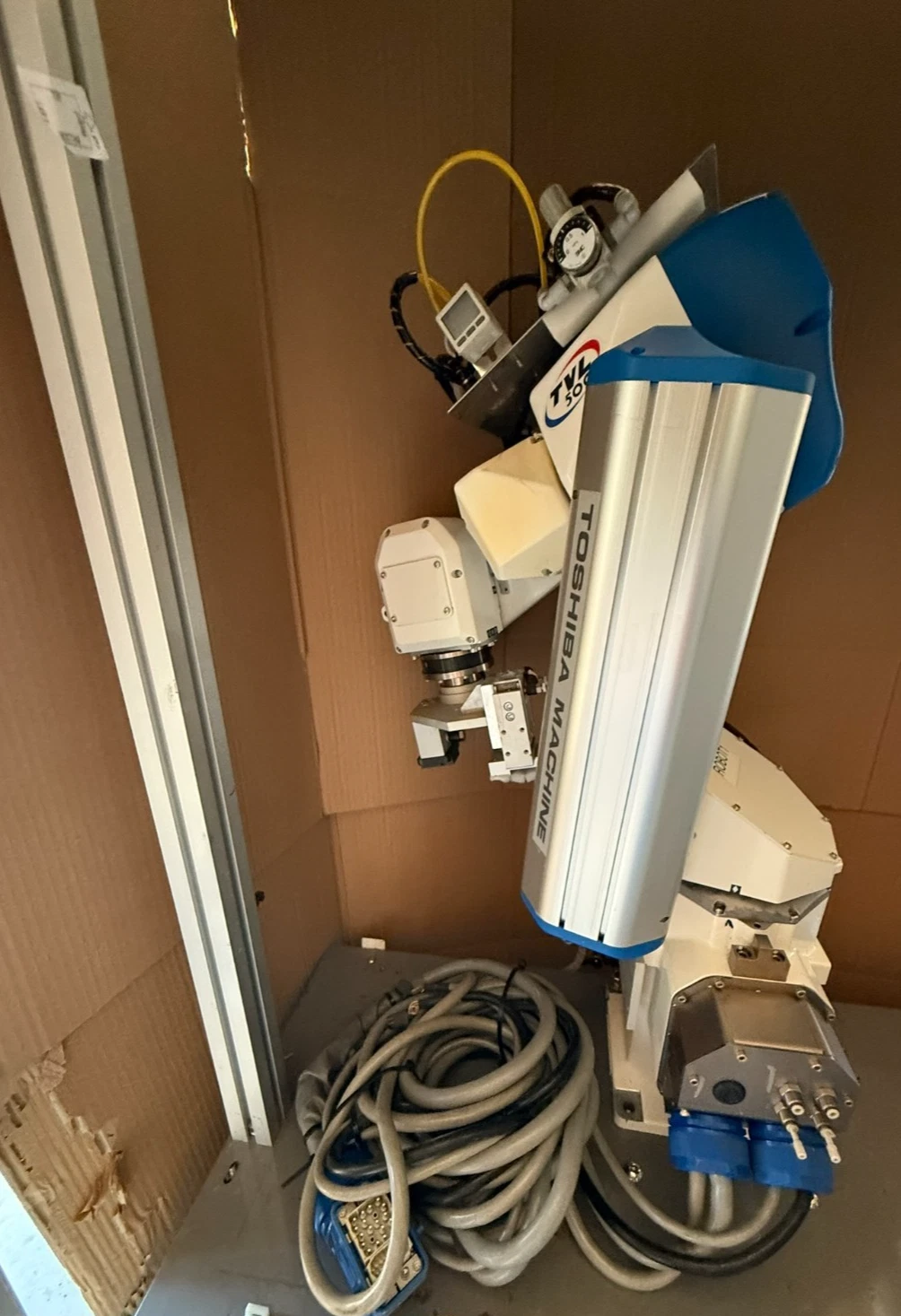 Used Toshiba Machine Co. System Six-Axis 6-Axis Robot TVL500 TVL 500 28kg