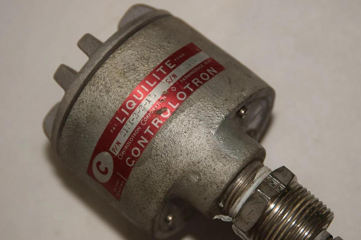 Used LIQUILITE CONTROLOTRON 215I-2-2-1L 215I221L 9262 VT Series Probe