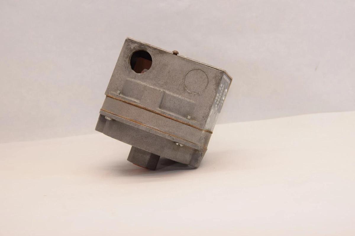 Used CHICAGO SAFETY PRODUCTS INC. LGP-A M1 Low Pressure Switch