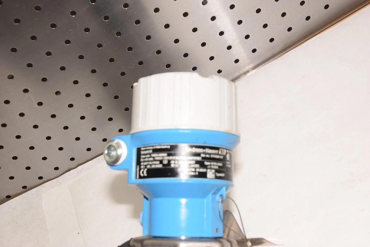 Used ENDRESS + HAUSER FMB53-4M90/0 4-20mA LEVEL SENSOR
