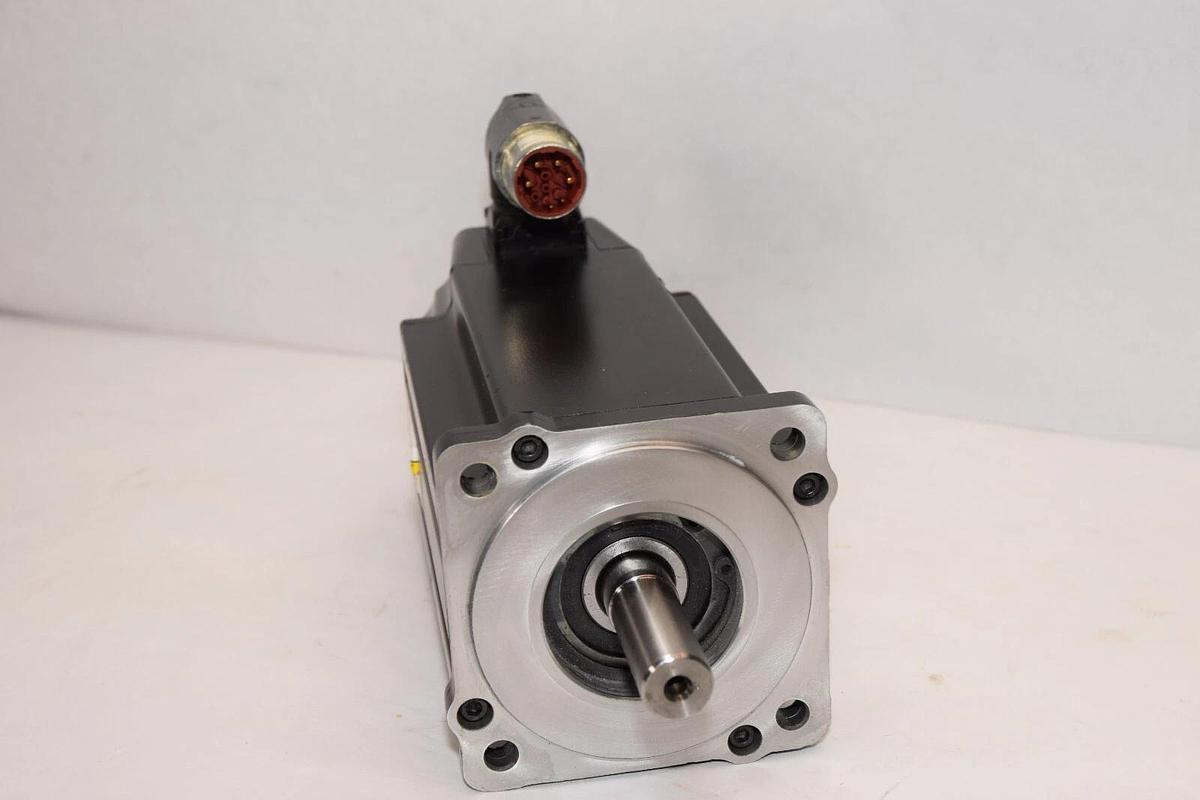 Used ALLEN BRADLEY CAT VPL-B1003T-PK12AA Series A 480V 3Ph Kinetic AC Servo Motor