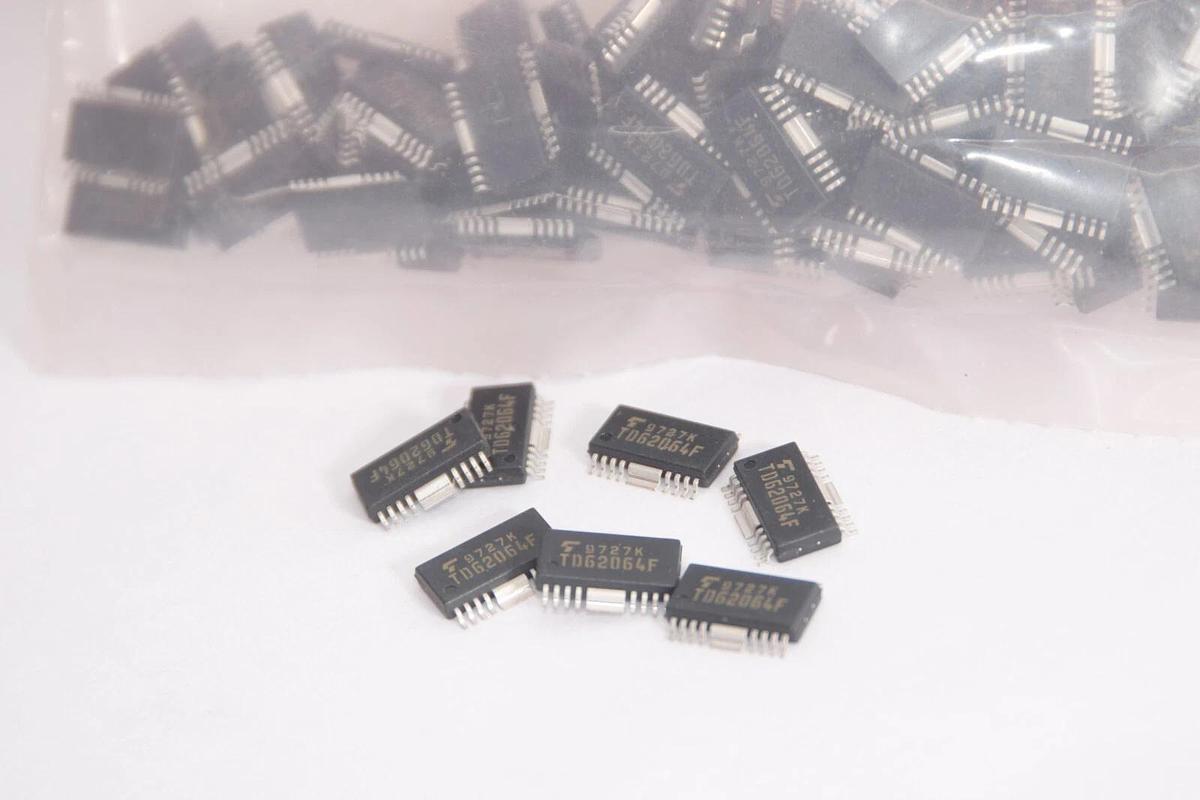 (NEW - Lot of 90) TOSHIBA TD62064F 4CH High Current Darlington Sink Driver