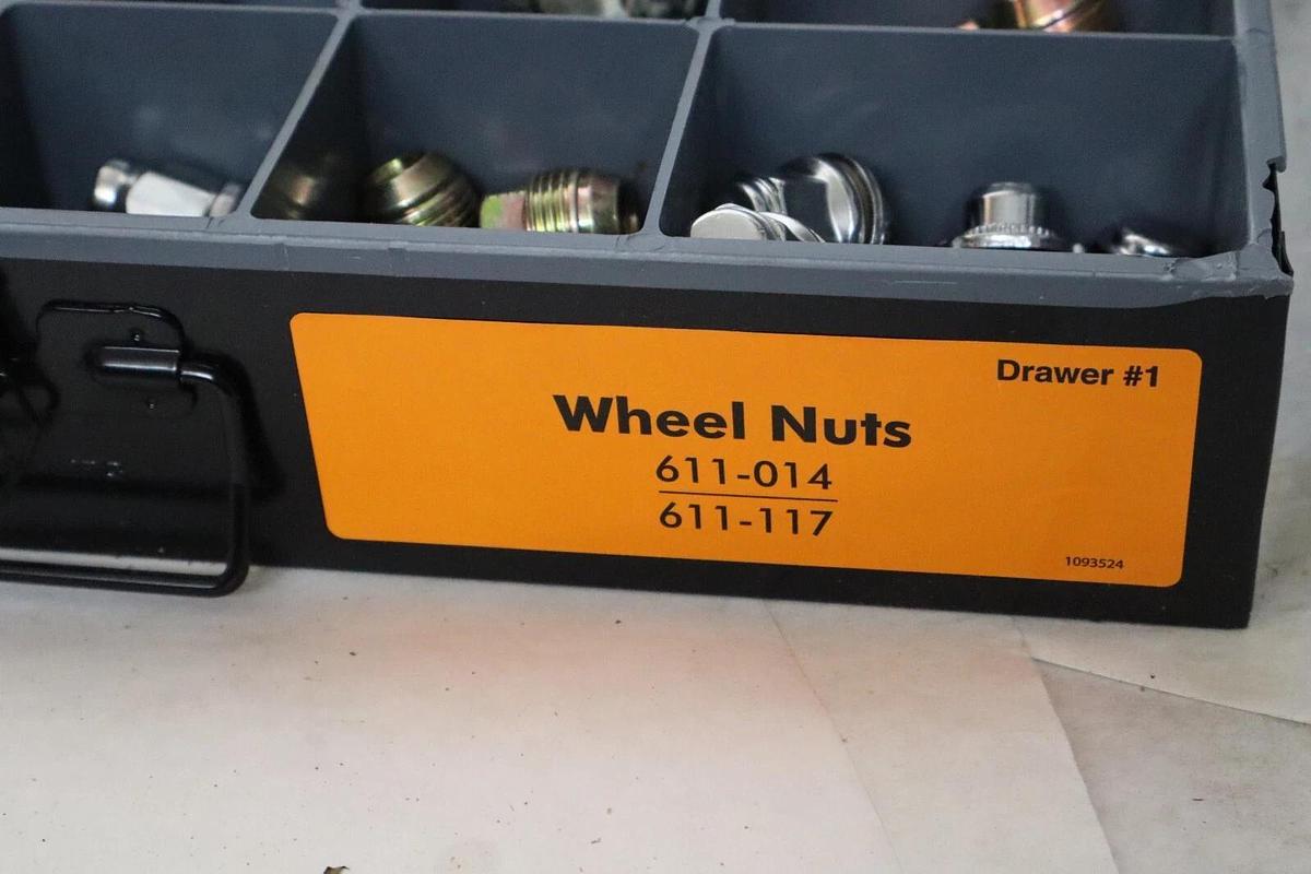 DORMAN Lug nut 110517-1 110517-2 Autograde Wheel Nuts Assortment (NEW 2 Drawer)