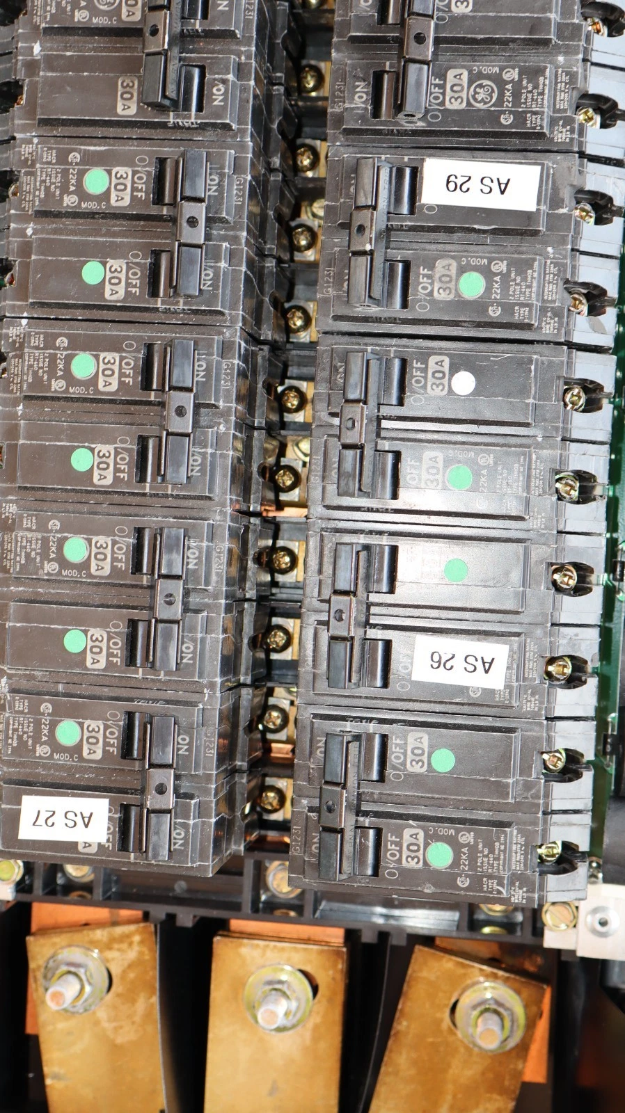 Used General Electric GE ASeries 400A Panelboard Panel AQF3424JBX 208y/120v 3ph 4w 42