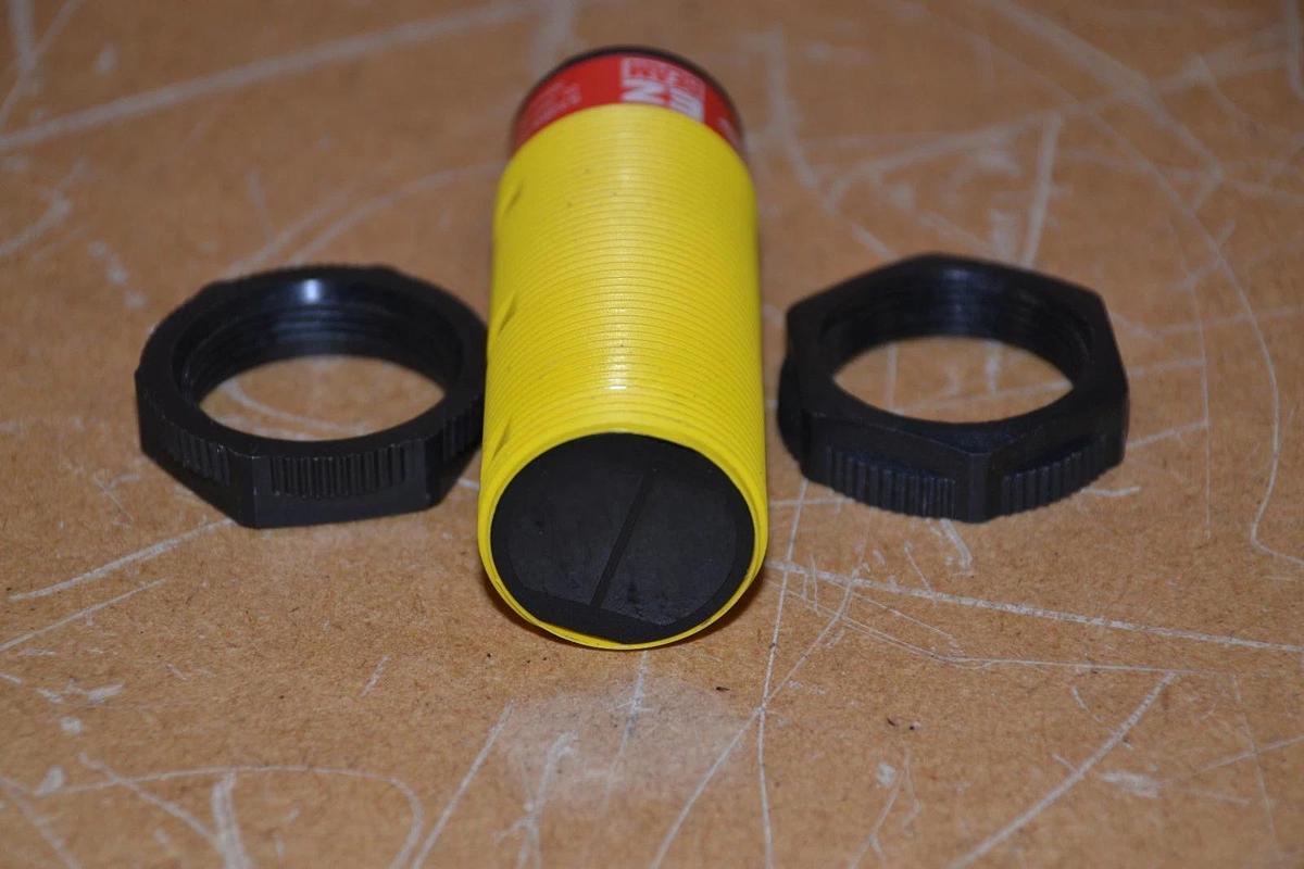 Used BANNER S30RW3FF200Q1 EZ-BEAM FIXED FIELD SENSOR